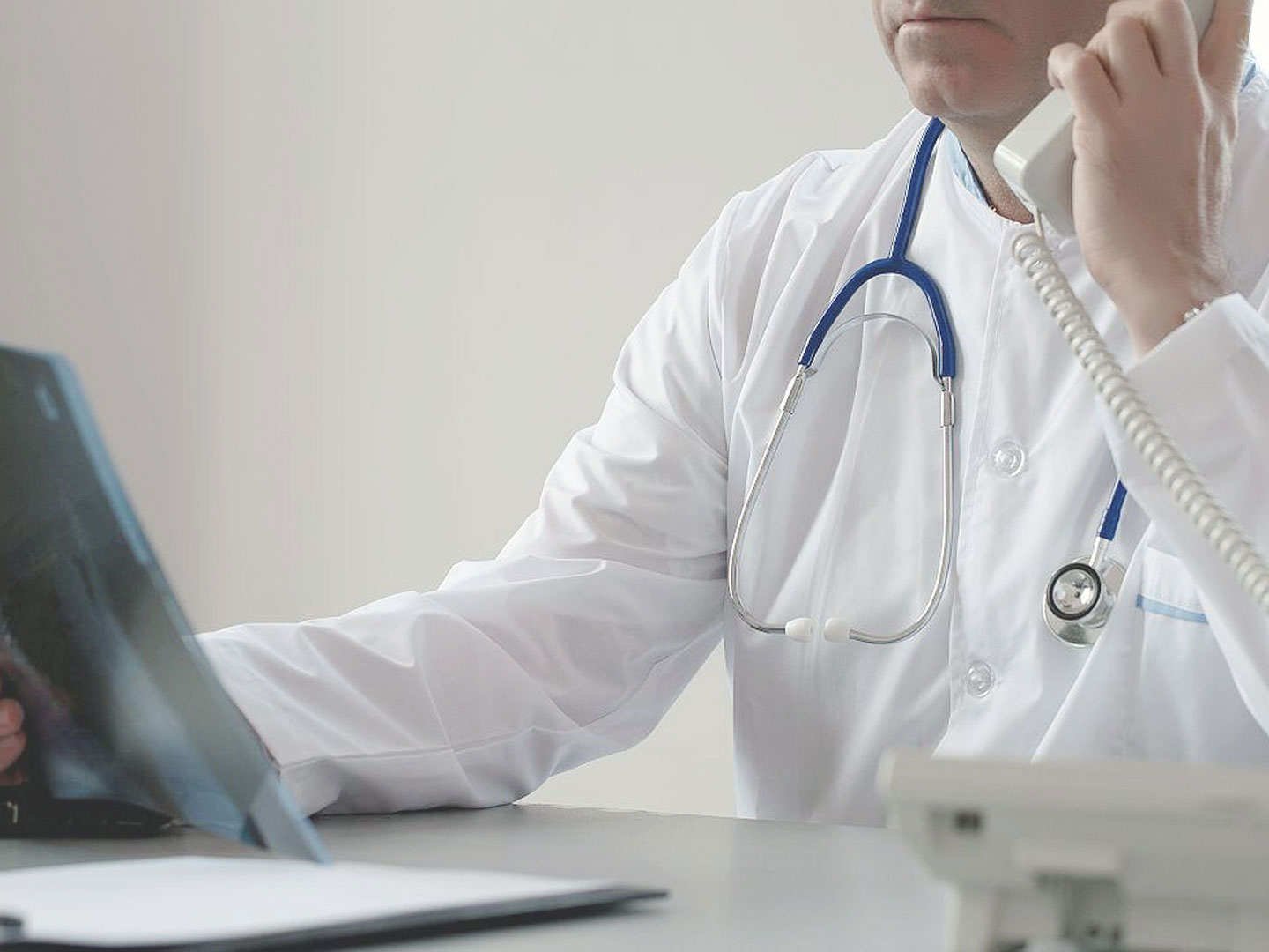 本院提供定期电话回访，密切追踪您的康复进展，及时调整方案，确保您获得持续、专业的康复管理。