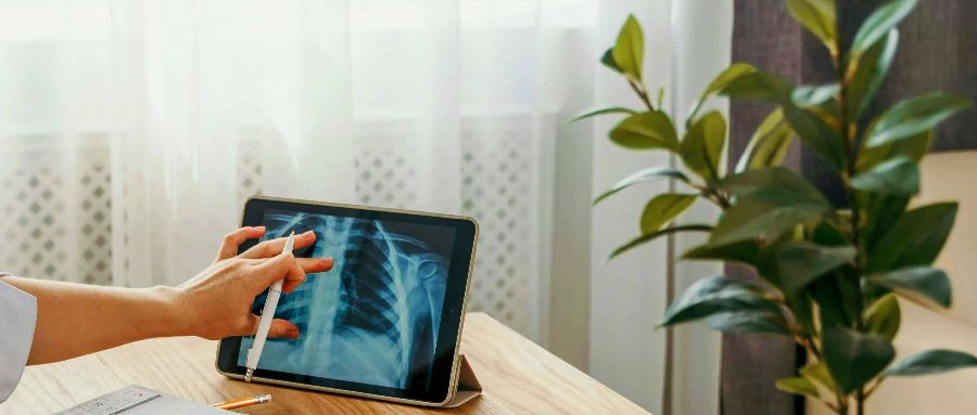 慢阻肺是一种什么病？主要症状有哪些？